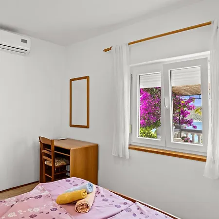 Ankica With Sea View And Terrace Apartament