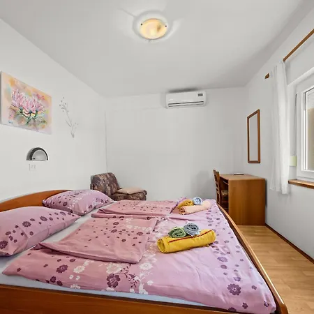 Ankica With Sea View And Terrace Apartament *