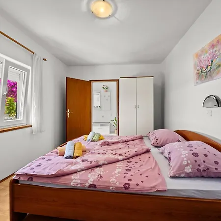 Ankica With Sea View And Terrace Apartament