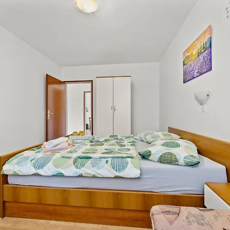 Ankica With Sea View And Terrace Apartament *