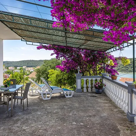 Ankica With Sea View And Terrace Apartament